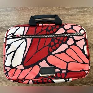 Tumi Voyageur
Madeline Cosmetic Bag in Swallowtail